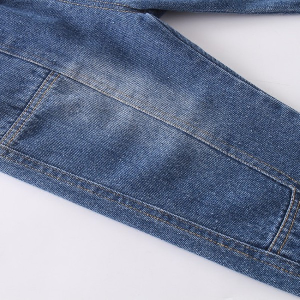 Modern, kék zsebes gyerekfarmer fiúknak