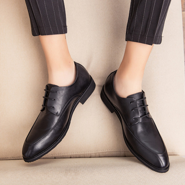 Férfi formális bőrcipő fűzővel