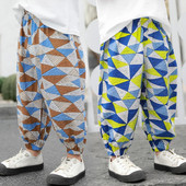 Színes, mintás gyereknadrág fiúknak