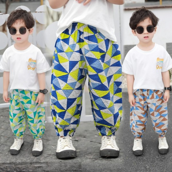 Színes, mintás gyereknadrág fiúknak