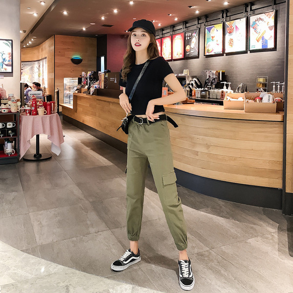 Női hosszú nadrág zsebbel és magas derékkal