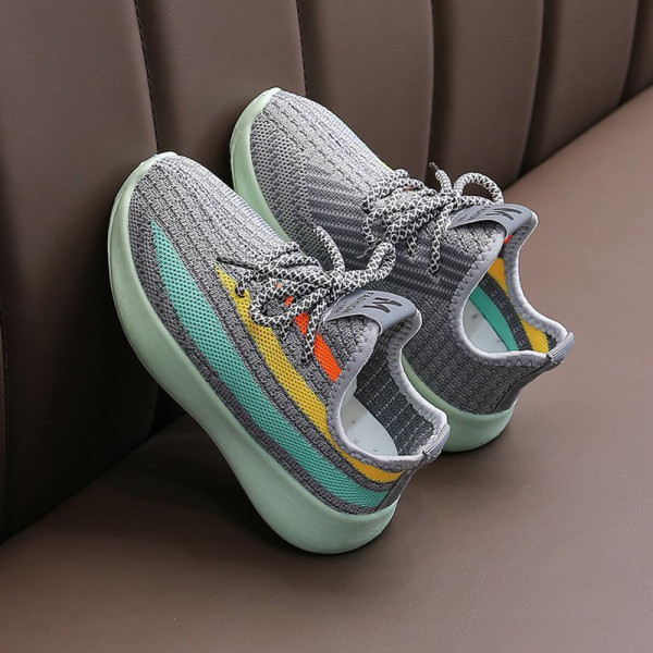 Αθλητικά και καθημερινά παιδικά αθλητικά παπούτσια με κορδόνια και χρωματιστό μοτίβο