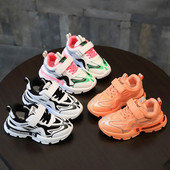 Sport gyerek tornacipő fűzővel és matricákkal