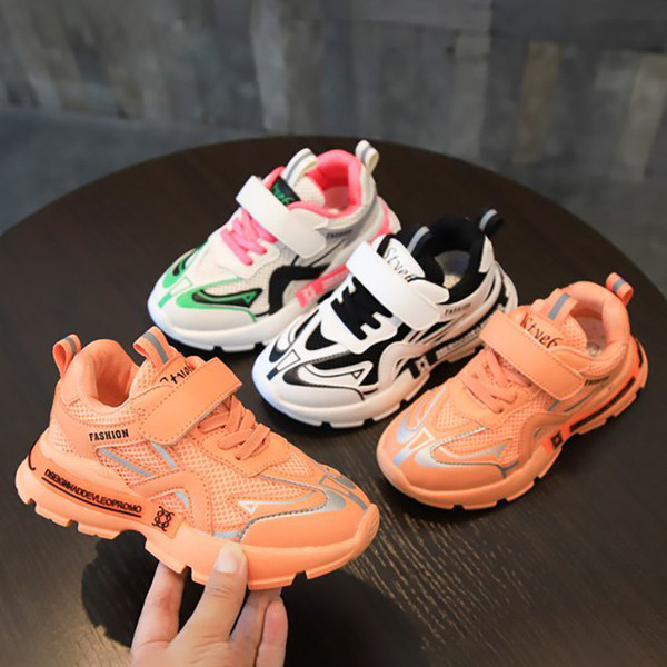 Sport gyerek tornacipő fűzővel és matricákkal