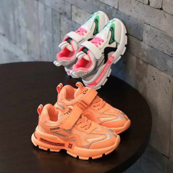 Sport gyerek tornacipő fűzővel és matricákkal