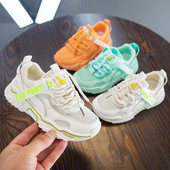 Kevadeks ja suveks sobivad moodsad paelte ja kleebistega laste tossud