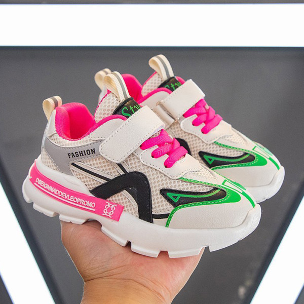 Alkalmi gyerek tornacipő fűzővel és matricákkal