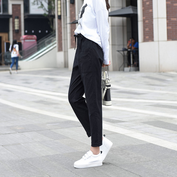 Kõrge vöökoha ja lipsudega vabaaja naistepüksid