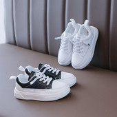 Alkalmi gyerek tornacipő fűzővel és vastag talppal