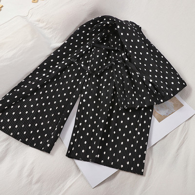 Hajtogatott női nadrág magas derékkal - két modell