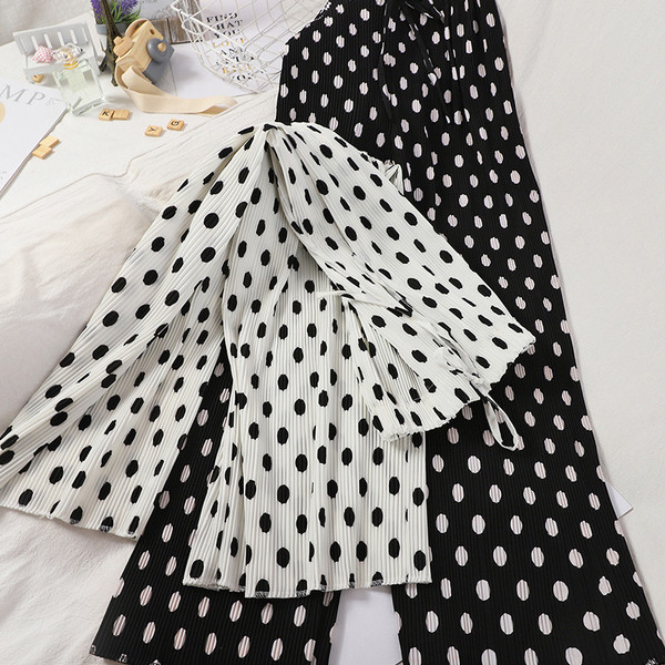 Hajtogatott női nadrág magas derékkal - két modell