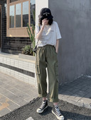 Női nadrág zsebekkel és rugalmas derékkal - széles modell