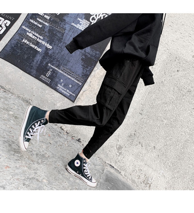 Női nadrág zsebekkel és rugalmas derékkal - széles modell