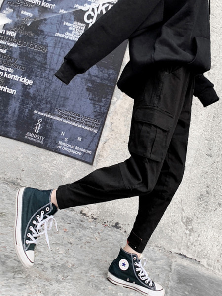 Női nadrág zsebekkel és rugalmas derékkal - széles modell