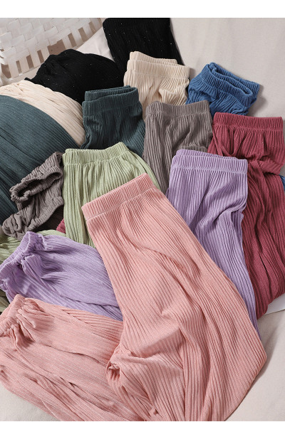 Alkalmi női redős nadrág gumírozással a bokánál