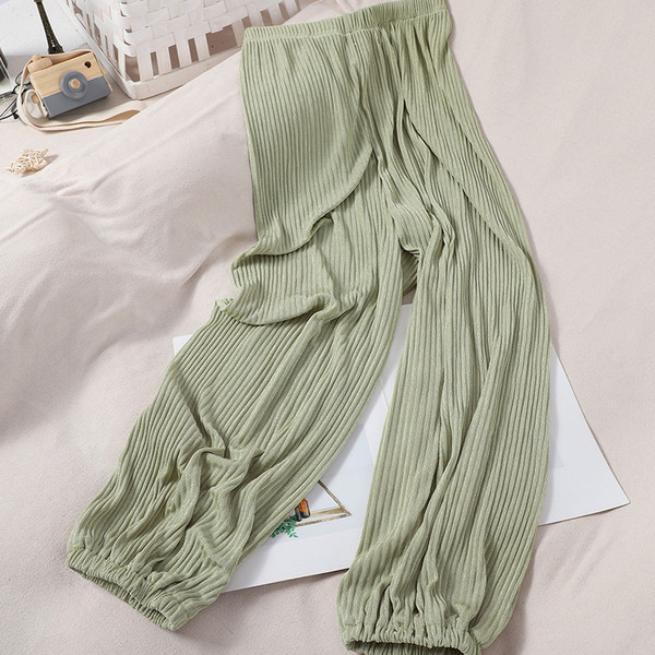 Alkalmi női redős nadrág gumírozással a bokánál