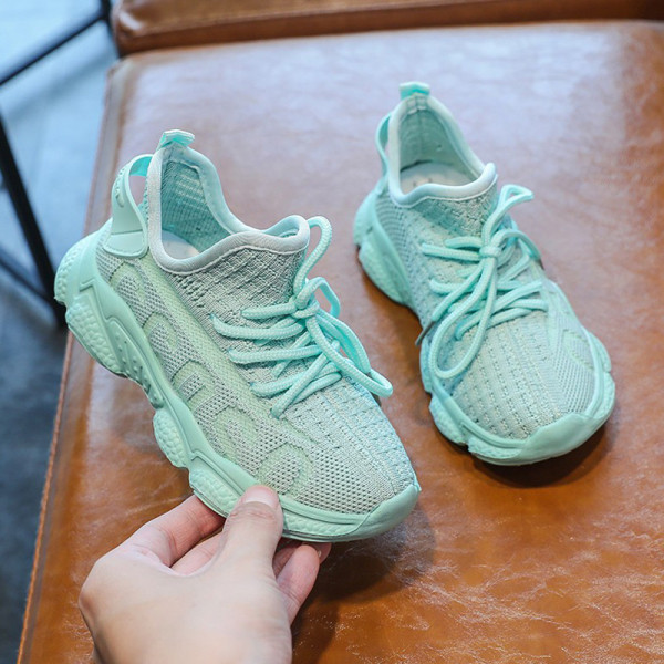 Alkalmi gyerek tornacipő fűzővel és vastag talppal