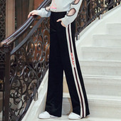 Női nadrág szegéllyel, magas derékkal