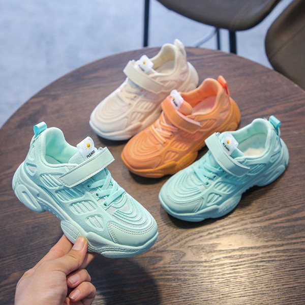Μοντέρνα παιδικά αθλητικά παπούτσια με κορδόνια και αυτοκόλλητα κατάλληλα για αγόρια και κορίτσια