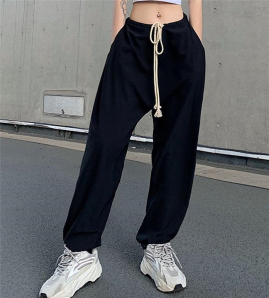 Női nadrág nyakkendővel, magas derékkal