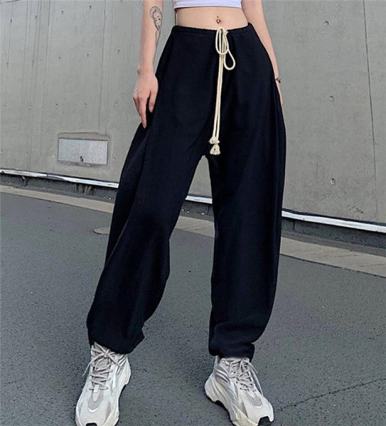 Női nadrág nyakkendővel, magas derékkal