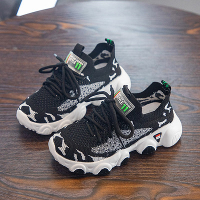 Sporta un ikdienas kedas ar mežģīnēm un biezu zoli