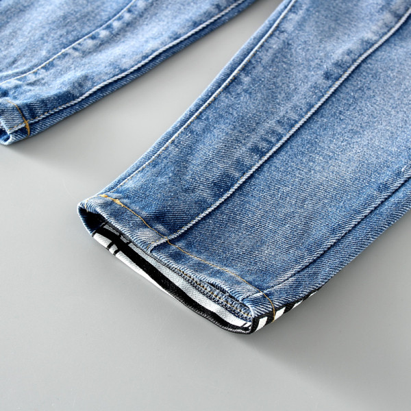 Moodsad laste teksad poistele sinise aplikatsiooniga