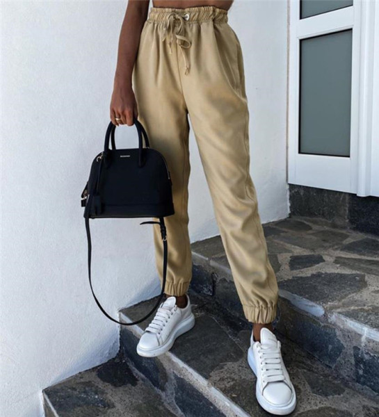 Modern női nadrág elasztikus derékkal és megkötővel