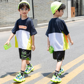 Új modell gyerek napi szett fiúknak két részből áll