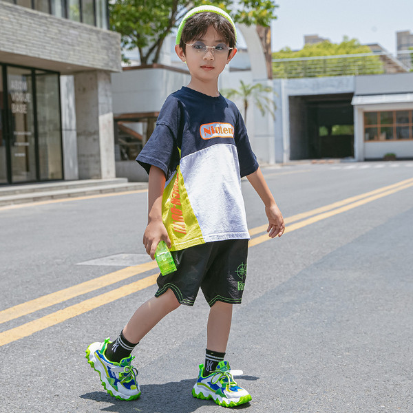 Új modell gyerek napi szett fiúknak két részből áll