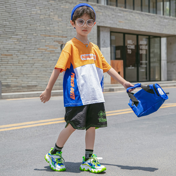 Új modell gyerek napi szett fiúknak két részből áll