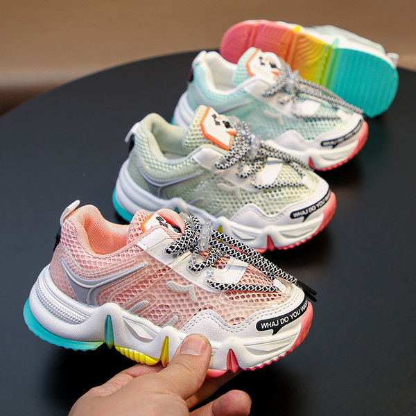 Paelte ja mustriga suvised laste tossud