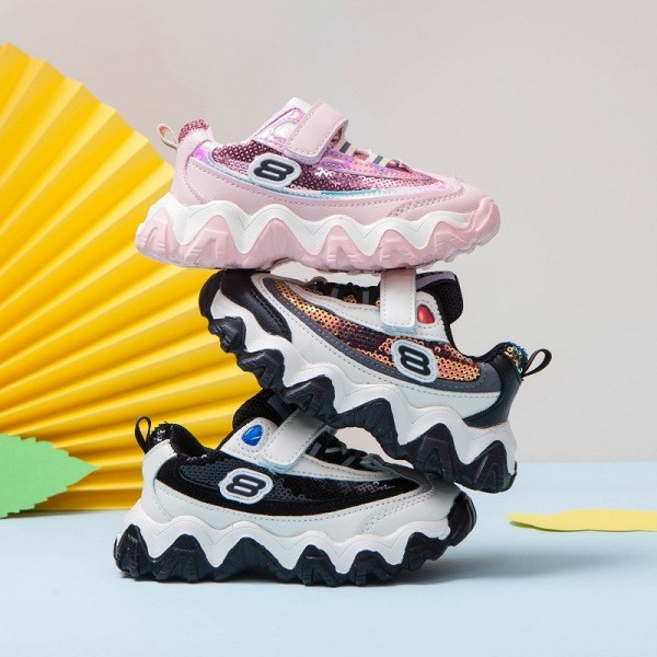 Särava efektiga ja kleepsudega spordi- ja igapäevane laste tossud