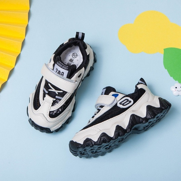 Särava efektiga ja kleepsudega spordi- ja igapäevane laste tossud