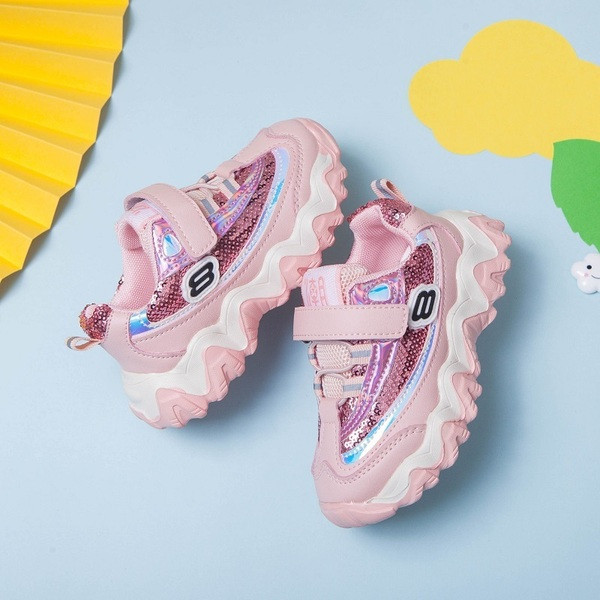 Särava efektiga ja kleepsudega spordi- ja igapäevane laste tossud