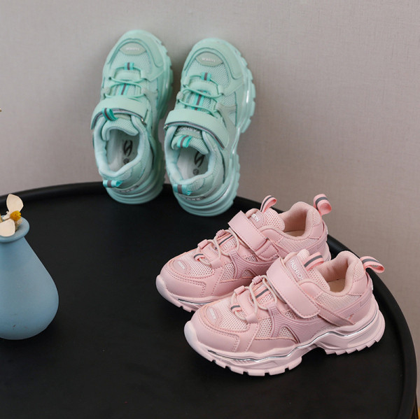 Laste vabaaja tossud paelte ja kleebisega