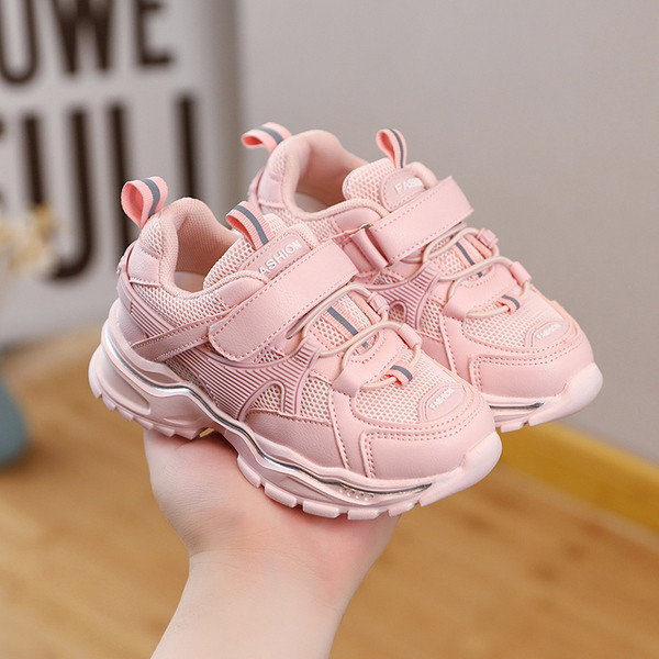 Laste vabaaja tossud paelte ja kleebisega