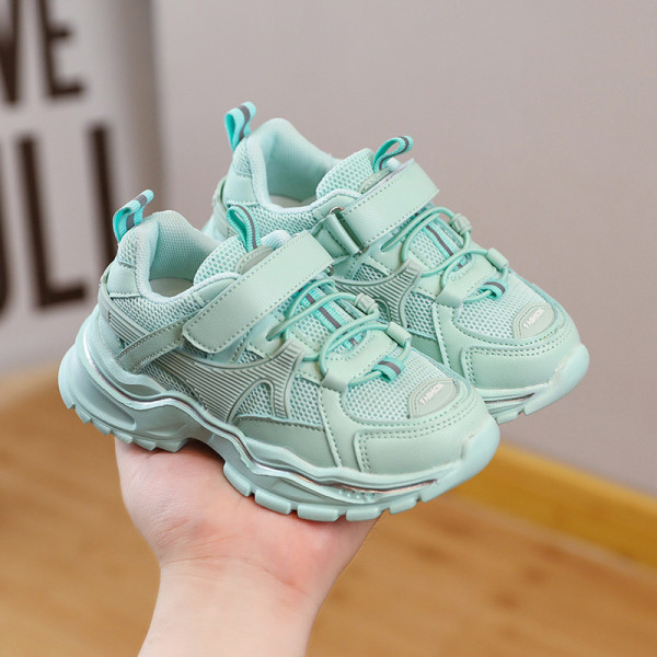 Laste vabaaja tossud paelte ja kleebisega