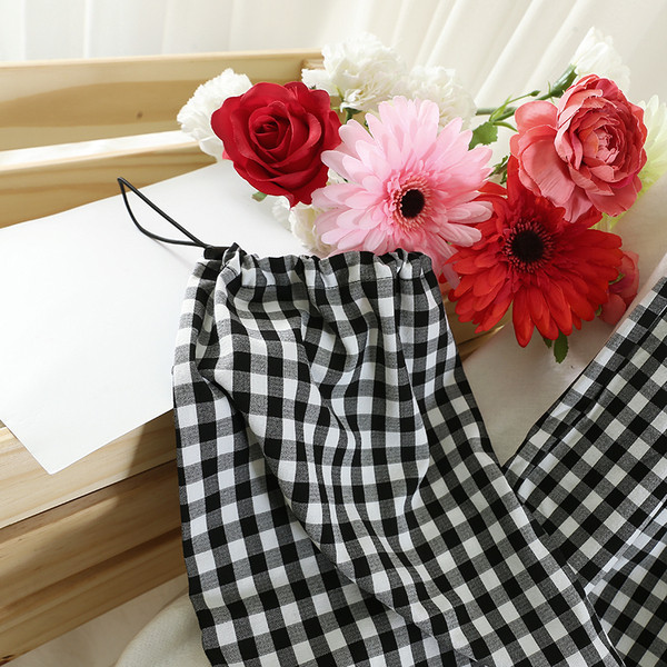 Pantaloni dama in carouri cu talie inalta - model larg