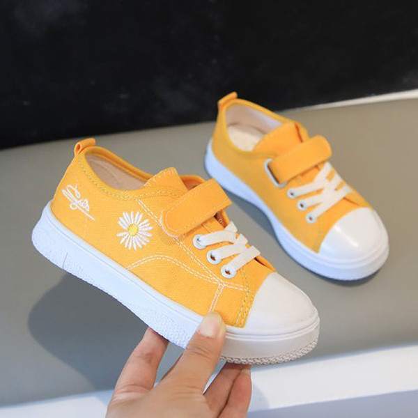 Modernas bērnu kedas ar uzlīmi un saitēm piemērotas pavasarim un vasarai