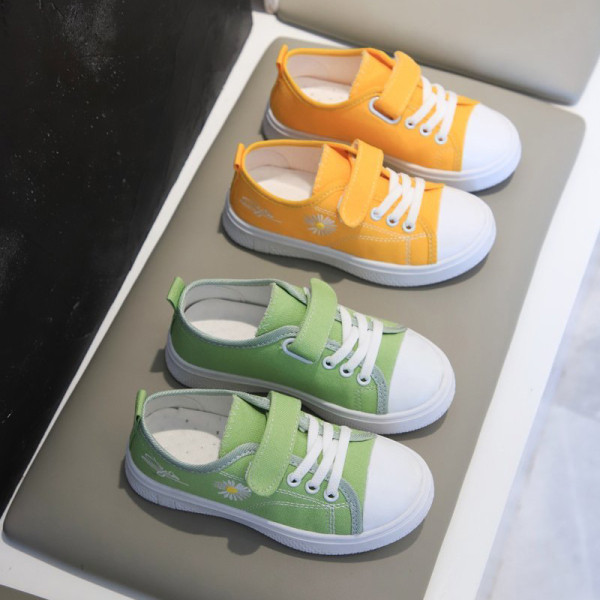 Modernas bērnu kedas ar uzlīmi un saitēm piemērotas pavasarim un vasarai