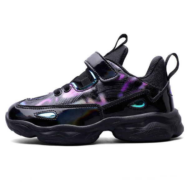 Csillogó hatású, matricás alkalmi gyerek tornacipő