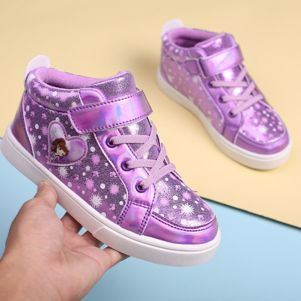 Modern gyerek tornacipő fűzővel és matricával tavaszra és őszre