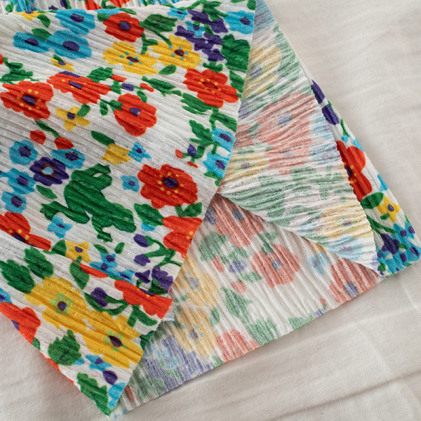 Redős női nadrág virágmintával és gumírozással