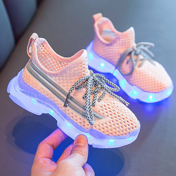 NAUJAS vaikiškų šviečiančių sportbačių su raišteliais modelis