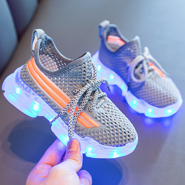 NAUJAS vaikiškų šviečiančių sportbačių su raišteliais modelis