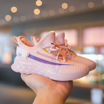 Paelte ja mustriga vabaaja laste tossud