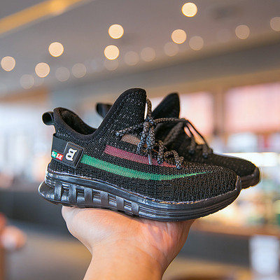 Paelte ja mustriga vabaaja laste tossud