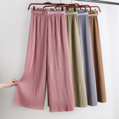 Hajtogatott női nadrág övvel és magas derékkal