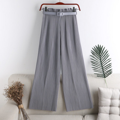 Hajtogatott női nadrág övvel és magas derékkal